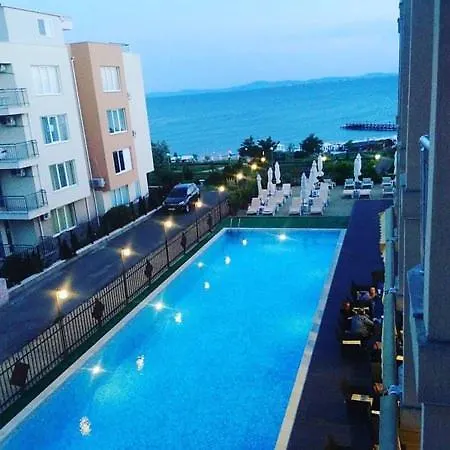 Aqua Dolphin Beach 3* Равда