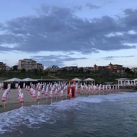 Готель Aqua Dolphin Beach